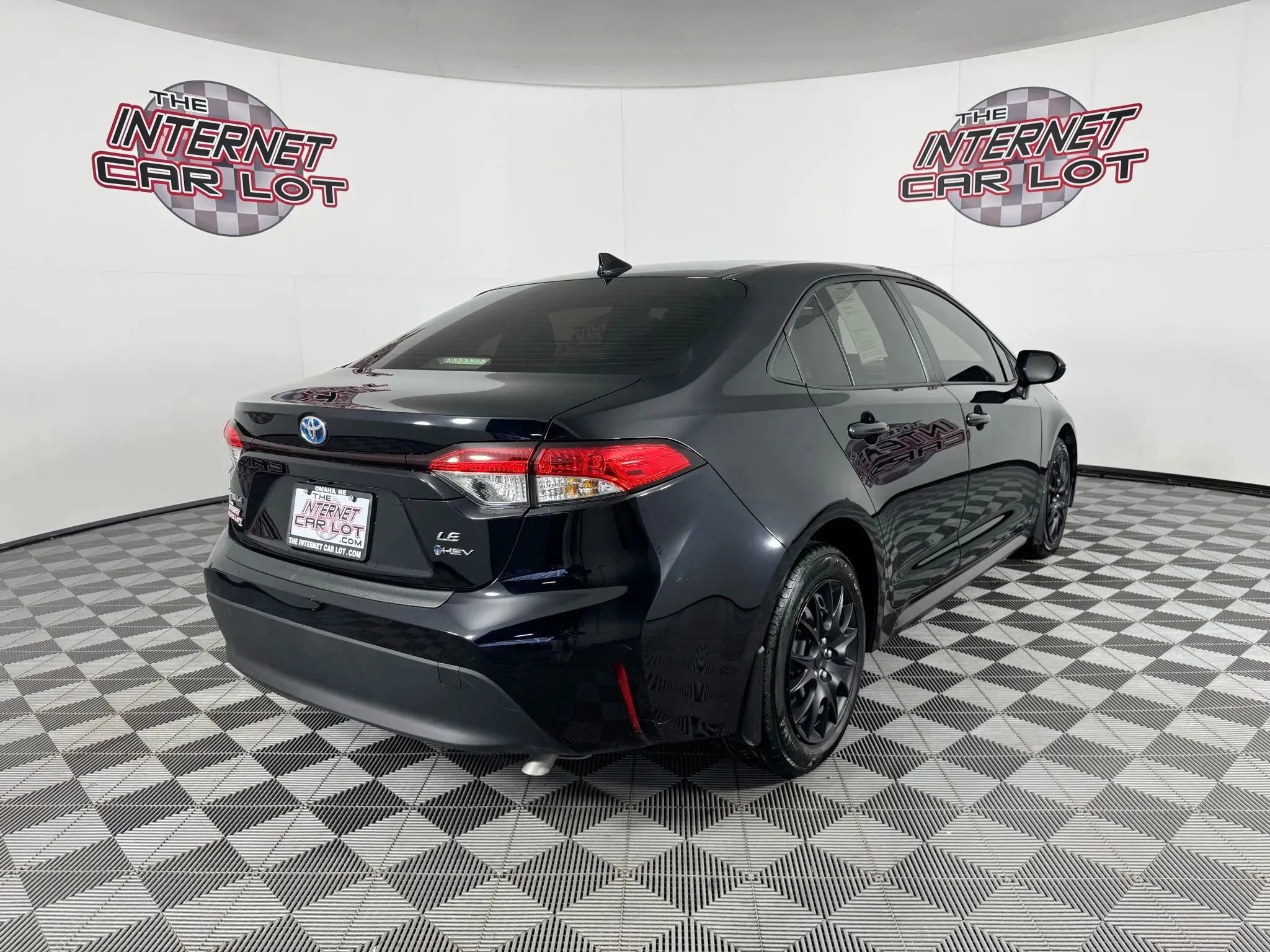 Used 2025 Toyota Corolla LE FWD image 7
