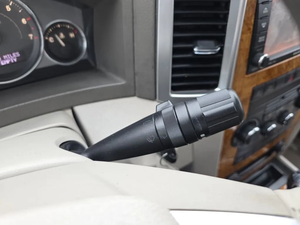 Used 2008 Jeep Grand Cherokee Limited w/ Trailer Tow Group IV RWD image 25