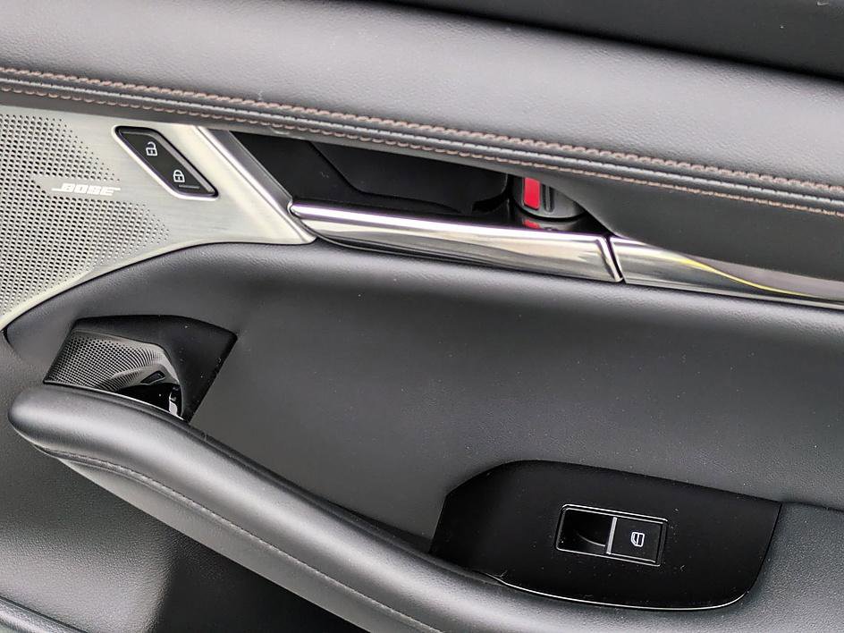 New 2026 MAZDA MAZDA3 Hatchback w/Premium Plus Pkg image 32