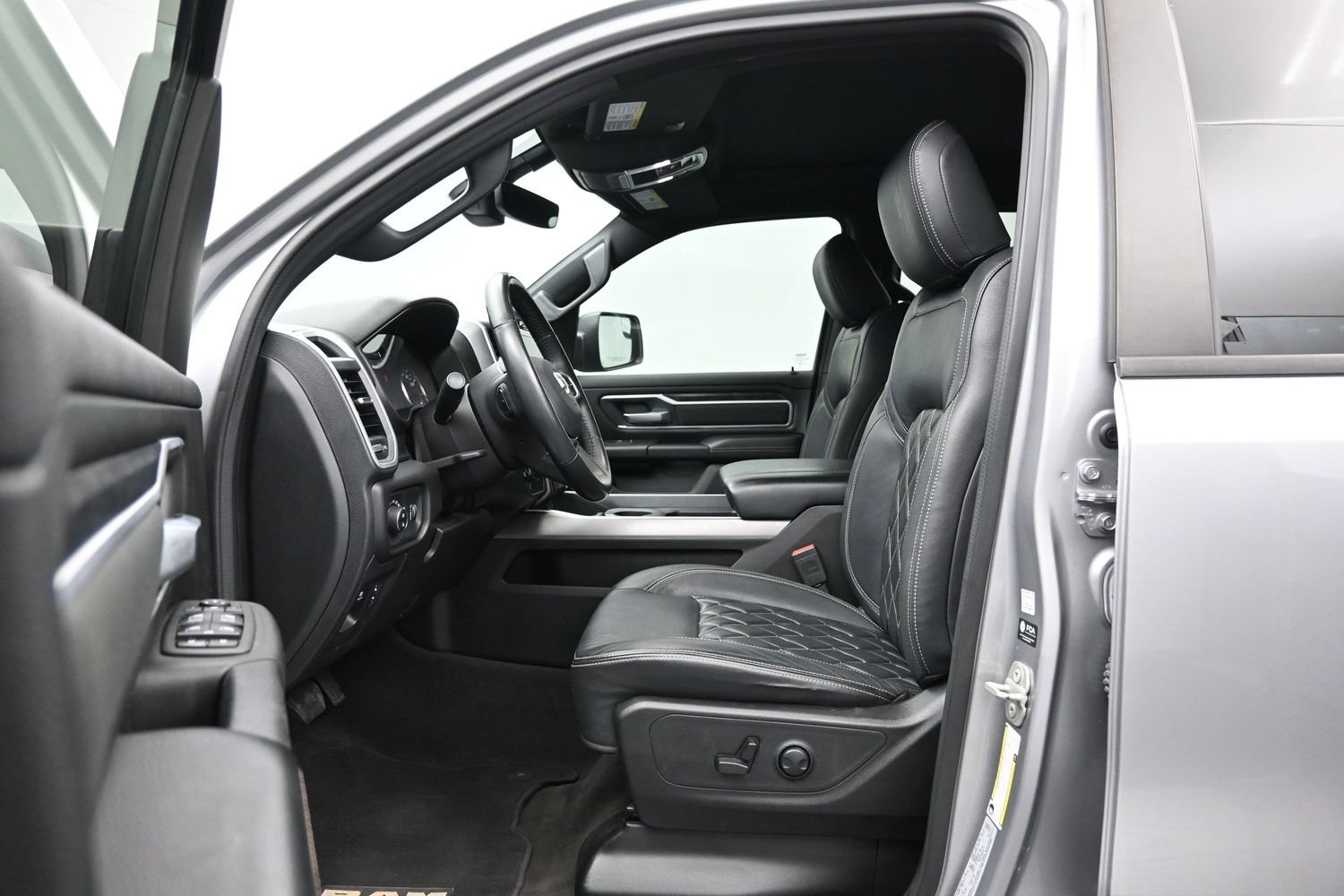 Used 2023 RAM 1500 Big Horn AWD/4WD image 9