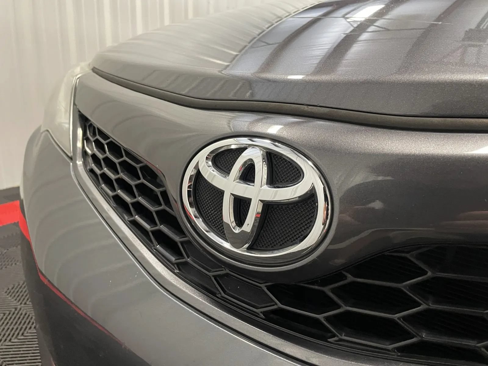 Used 2013 Toyota Camry SE w/ Leather Pkg FWD image 7