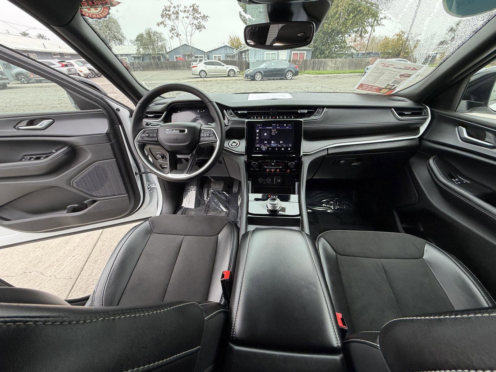 Used 2024 Jeep Grand Cherokee L Laredo image 13