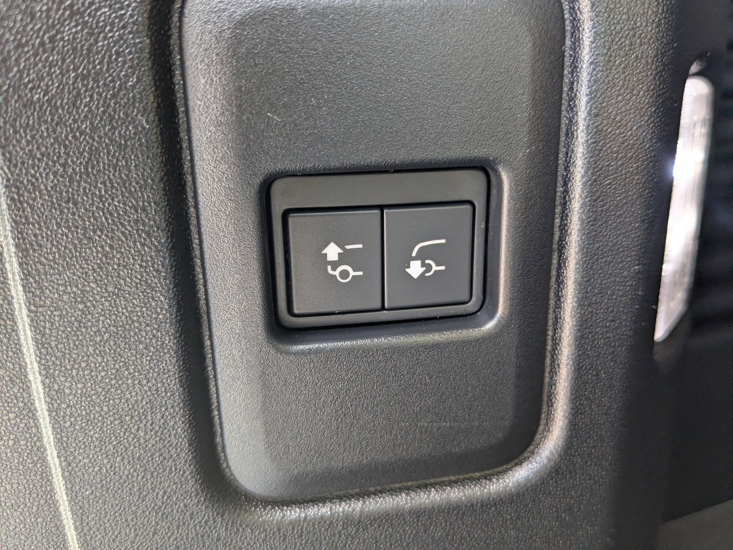 Used 2023 Land Rover Defender 130 First Edition image 13