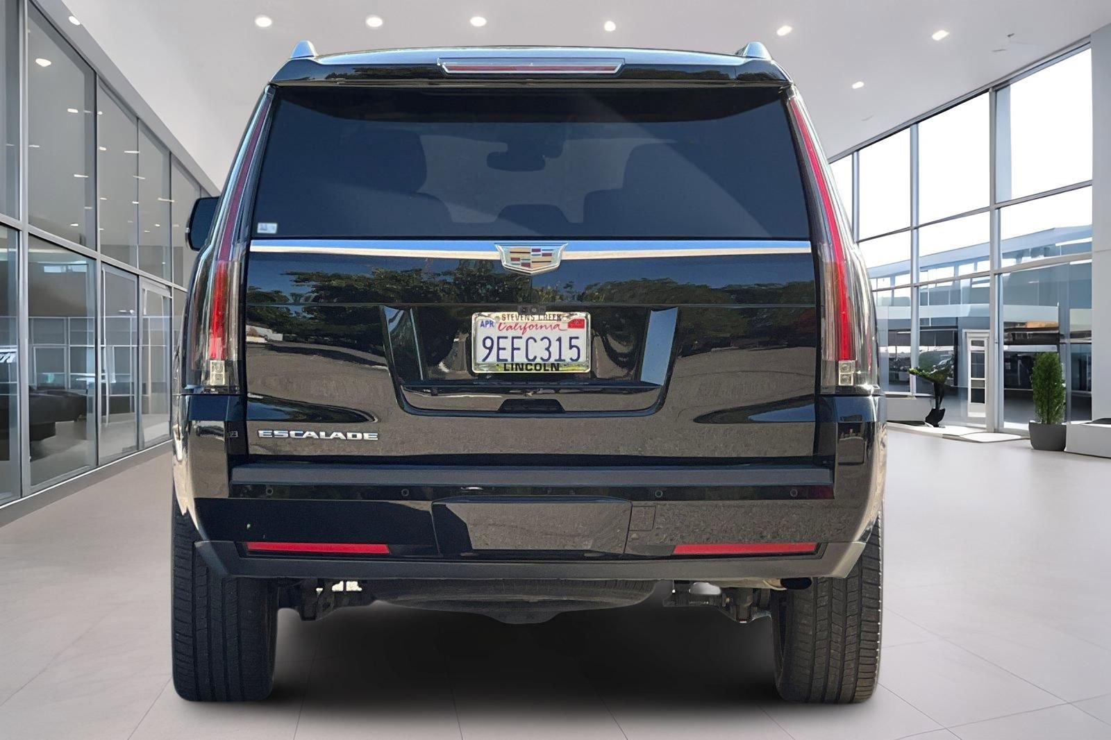 Used 2019 Cadillac Escalade Premium Luxury AWD/4WD image 5
