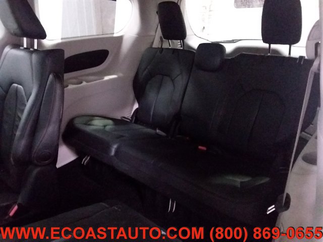 Used 2018 Chrysler Pacifica Touring-L image 15