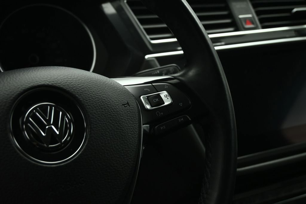 Used 2018 Volkswagen Tiguan SE w/ Panoramic Sunroof Package AWD/4WD image 49