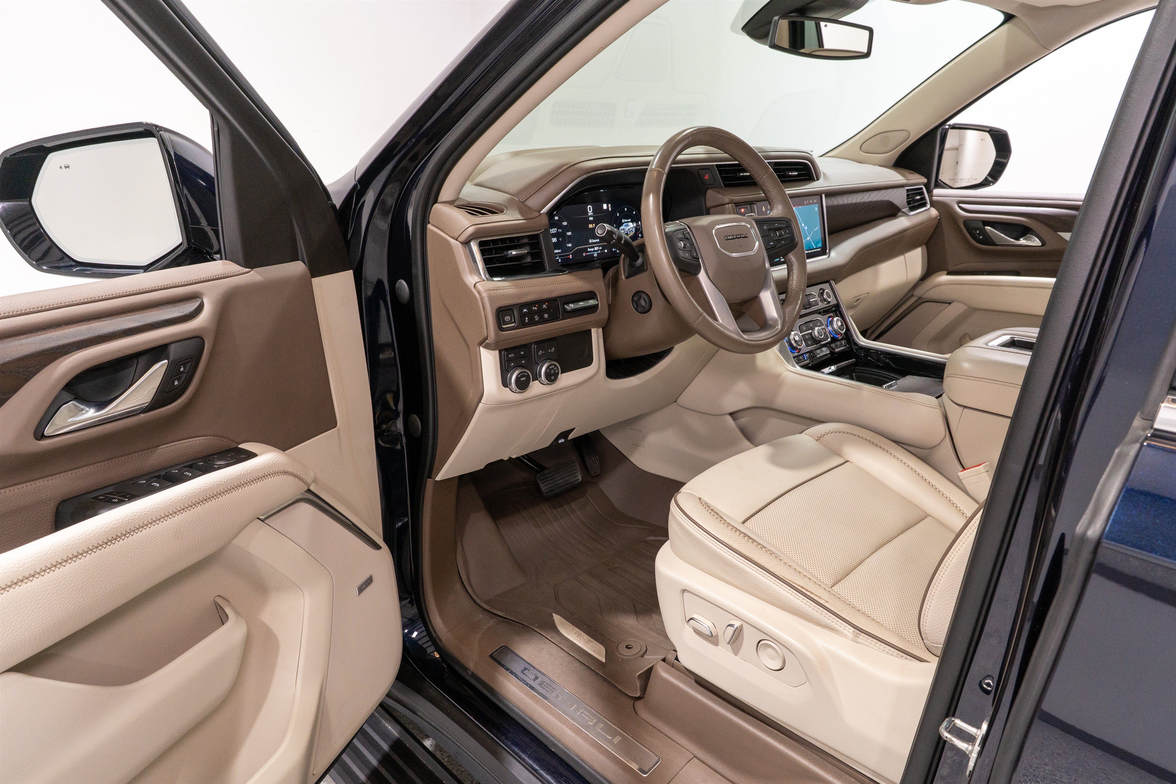 Used 2023 GMC Yukon Denali AWD/4WD image 13