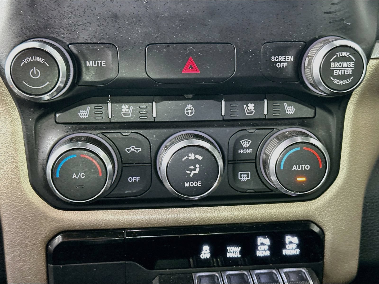 Used 2020 RAM 1500 Laramie AWD/4WD image 15