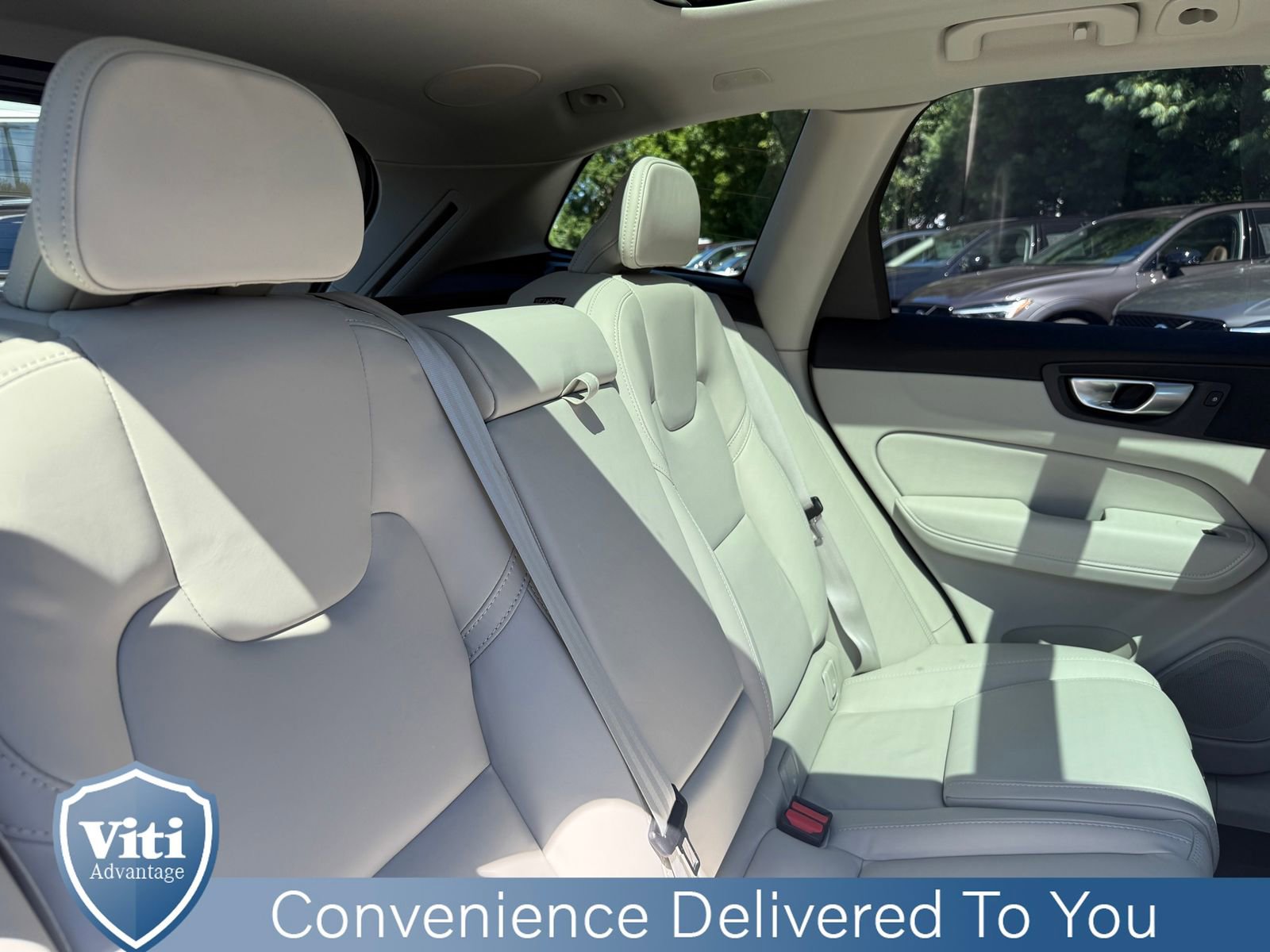 Certified 2024 Volvo XC60 T8 Ultimate w/ Protection Package Premier image 28