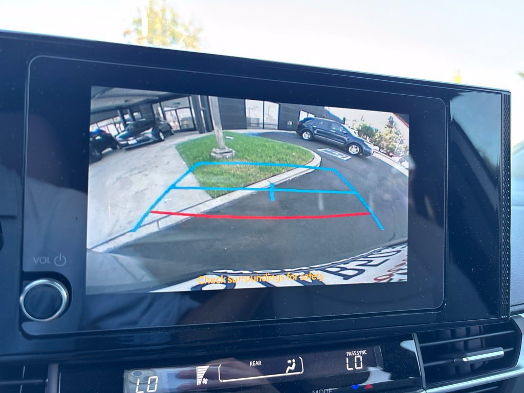 Used 2026 Toyota Sienna LE FWD image 25