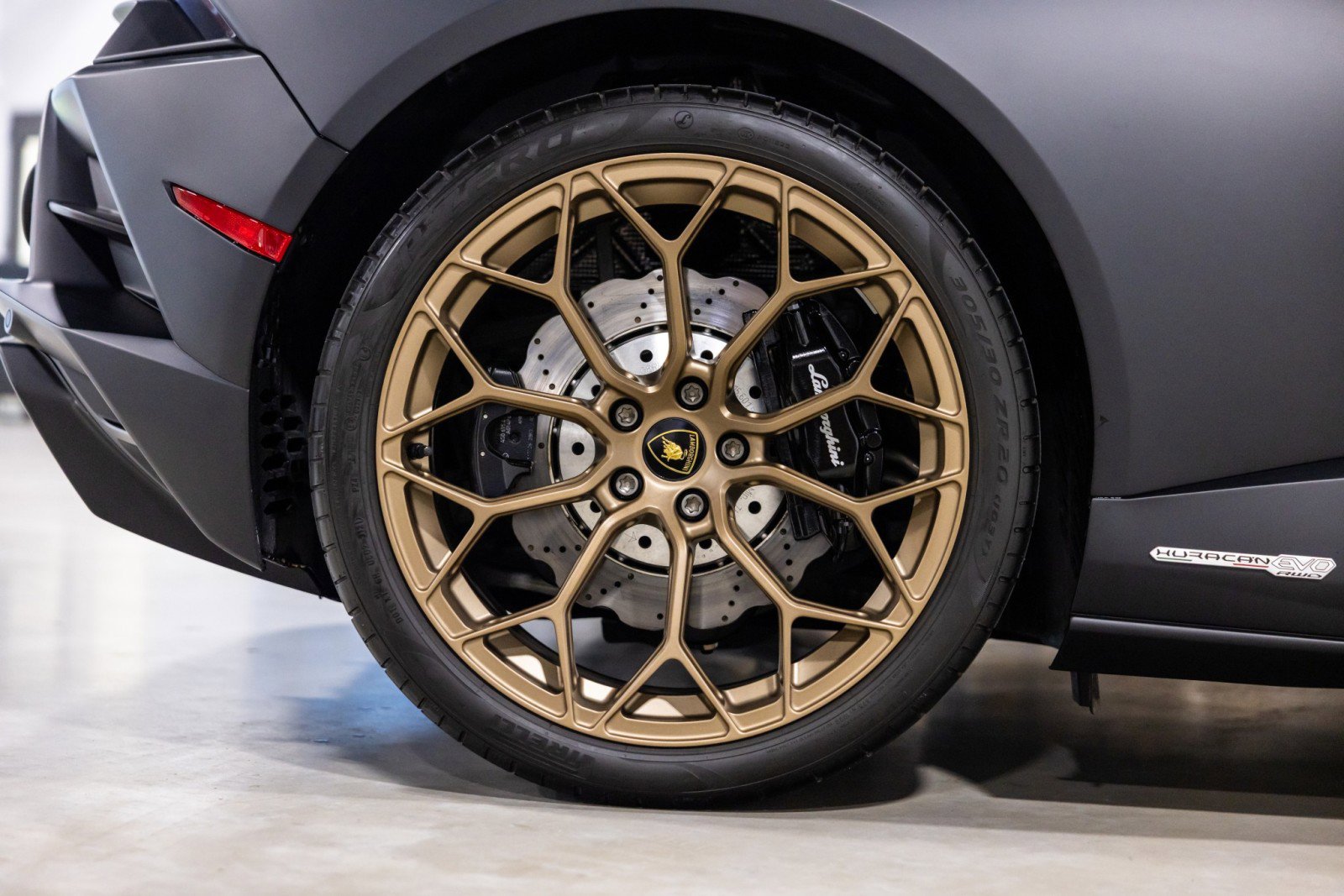 Used 2022 Lamborghini Huracan EVO image 26