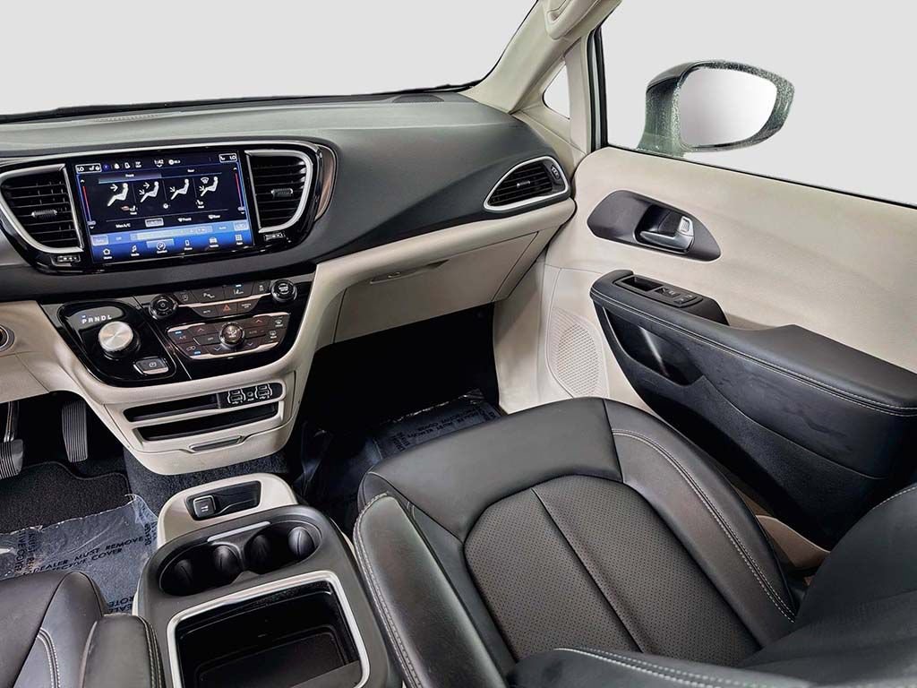 Used 2024 Chrysler Pacifica Touring-L FWD image 29
