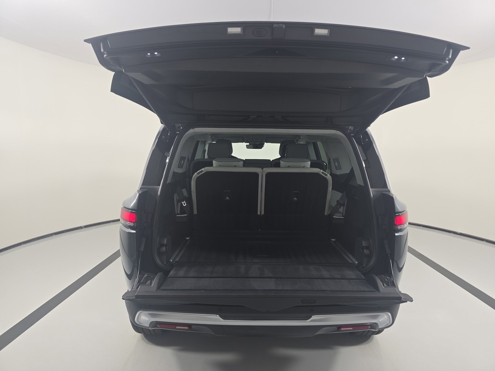 Used 2024 Rivian R1S Adventure AWD/4WD image 15