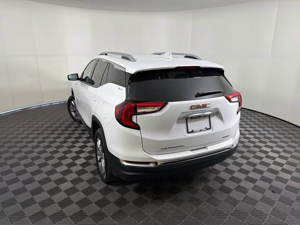 Used 2024 GMC Terrain SLT AWD/4WD image 12