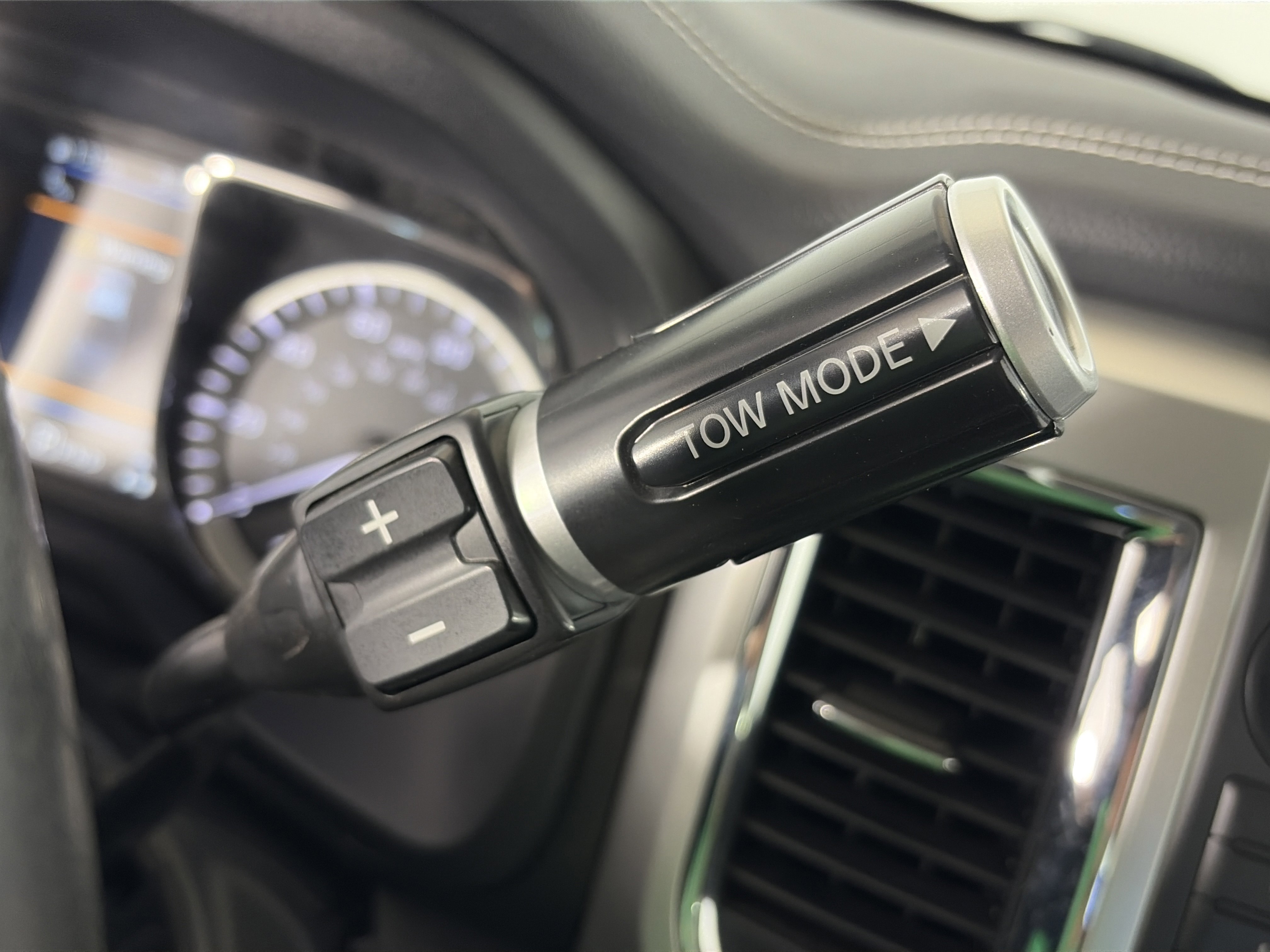 Used 2019 Nissan Titan PRO-4X w/ Pro-4x Convenience Package AWD/4WD image 32