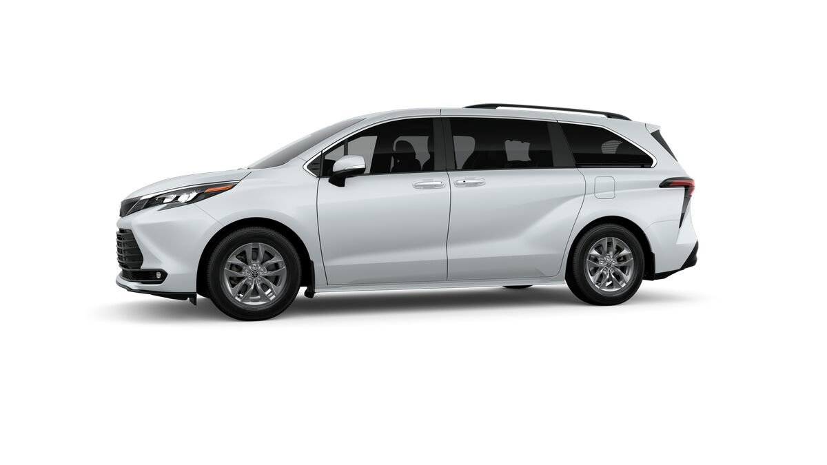New 2026 Toyota Sienna XLE image 3