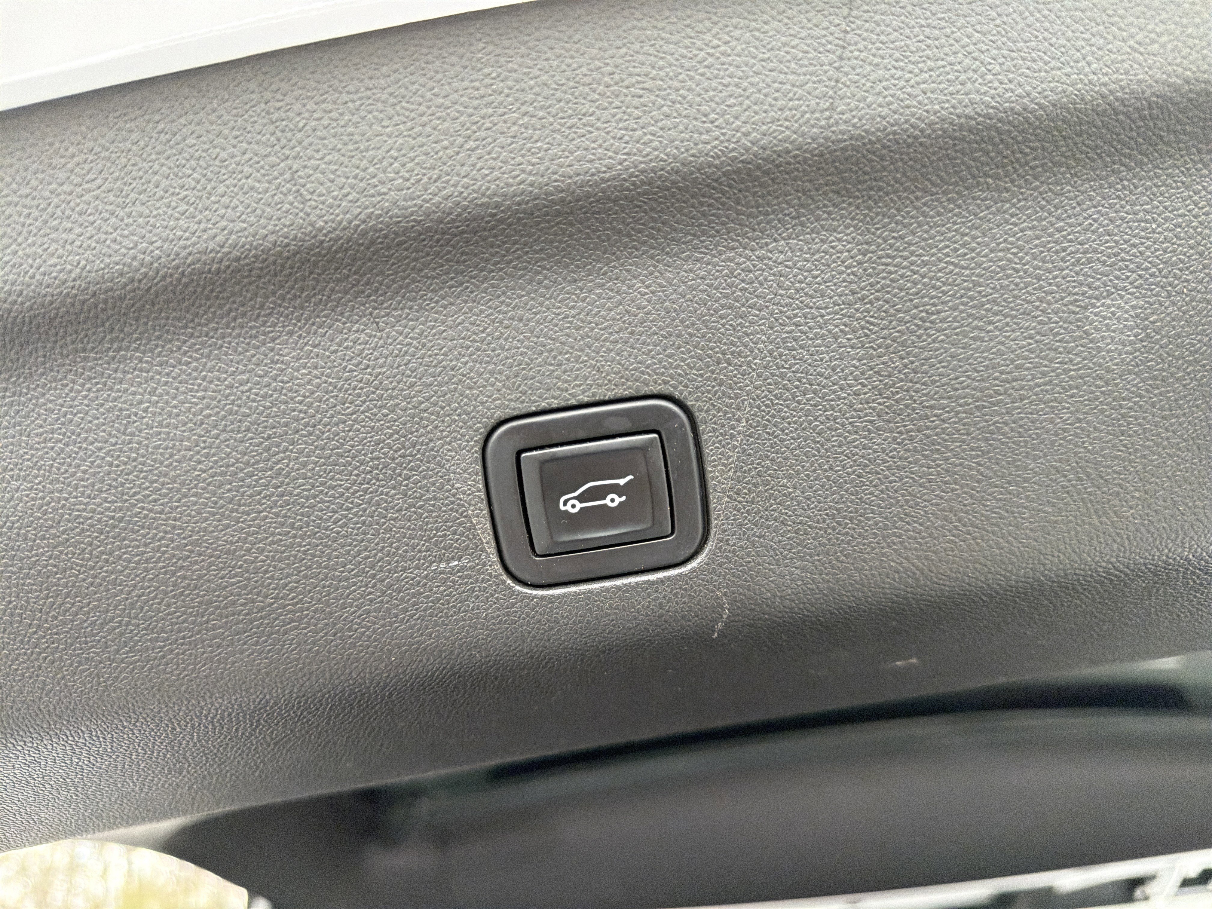 Used 2022 Chevrolet Suburban LT image 19