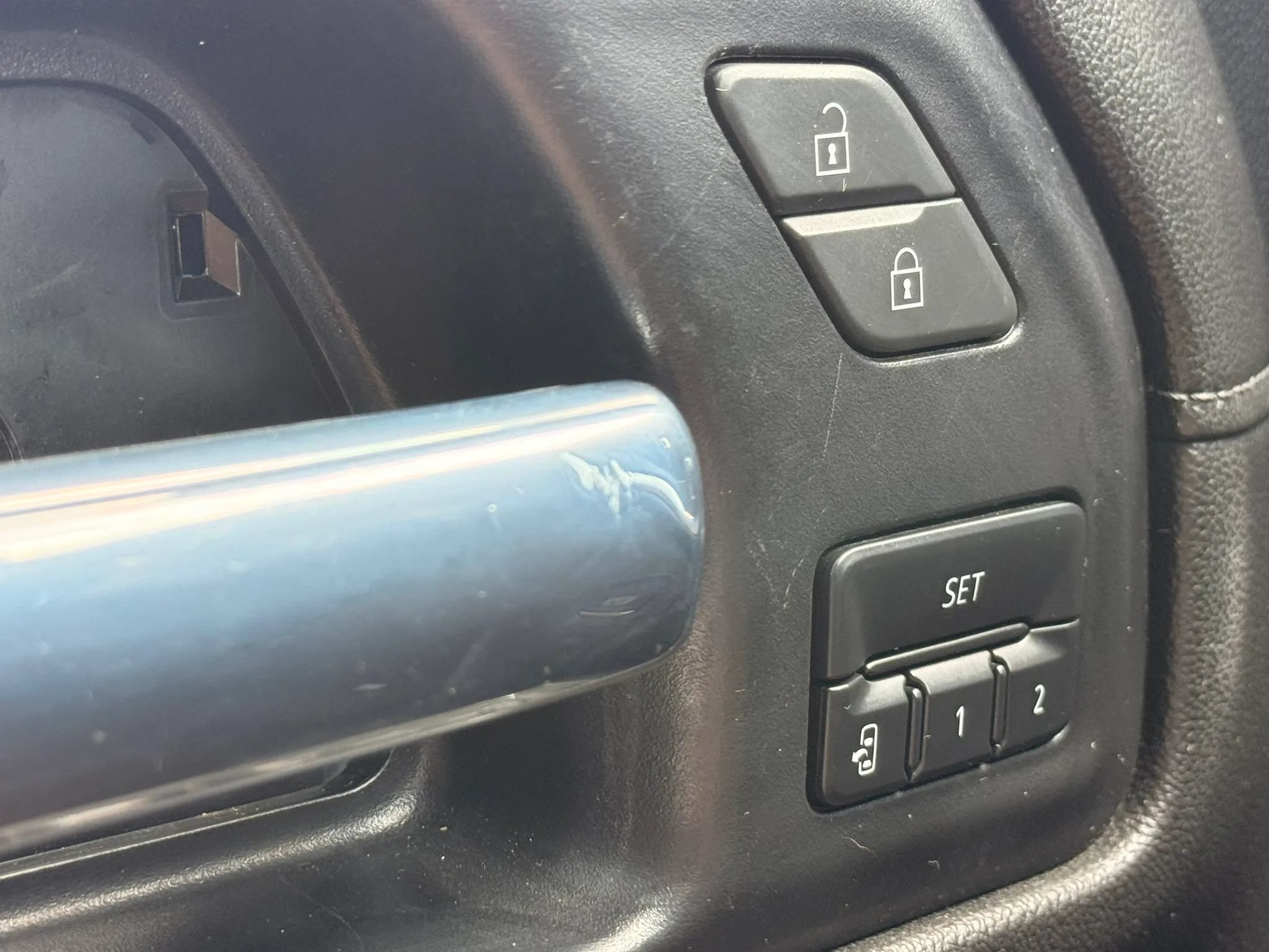 Used 2021 Chevrolet Silverado 1500 LTZ AWD/4WD image 29