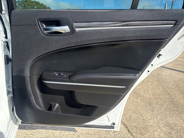 Used 2022 Chrysler 300 Touring w/ Sport Appearance Package image 11