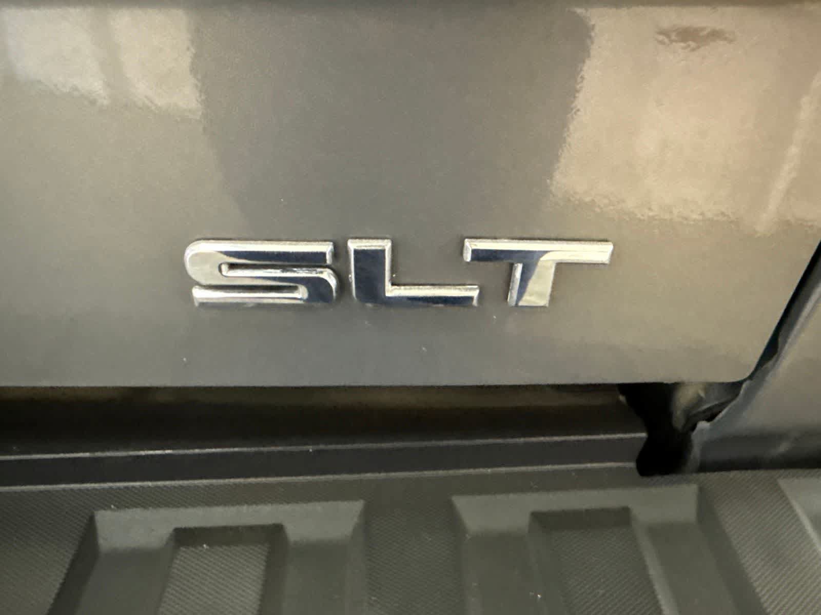 Used 2017 GMC Sierra 1500 SLT w/ SLT Premium Package AWD/4WD image 16