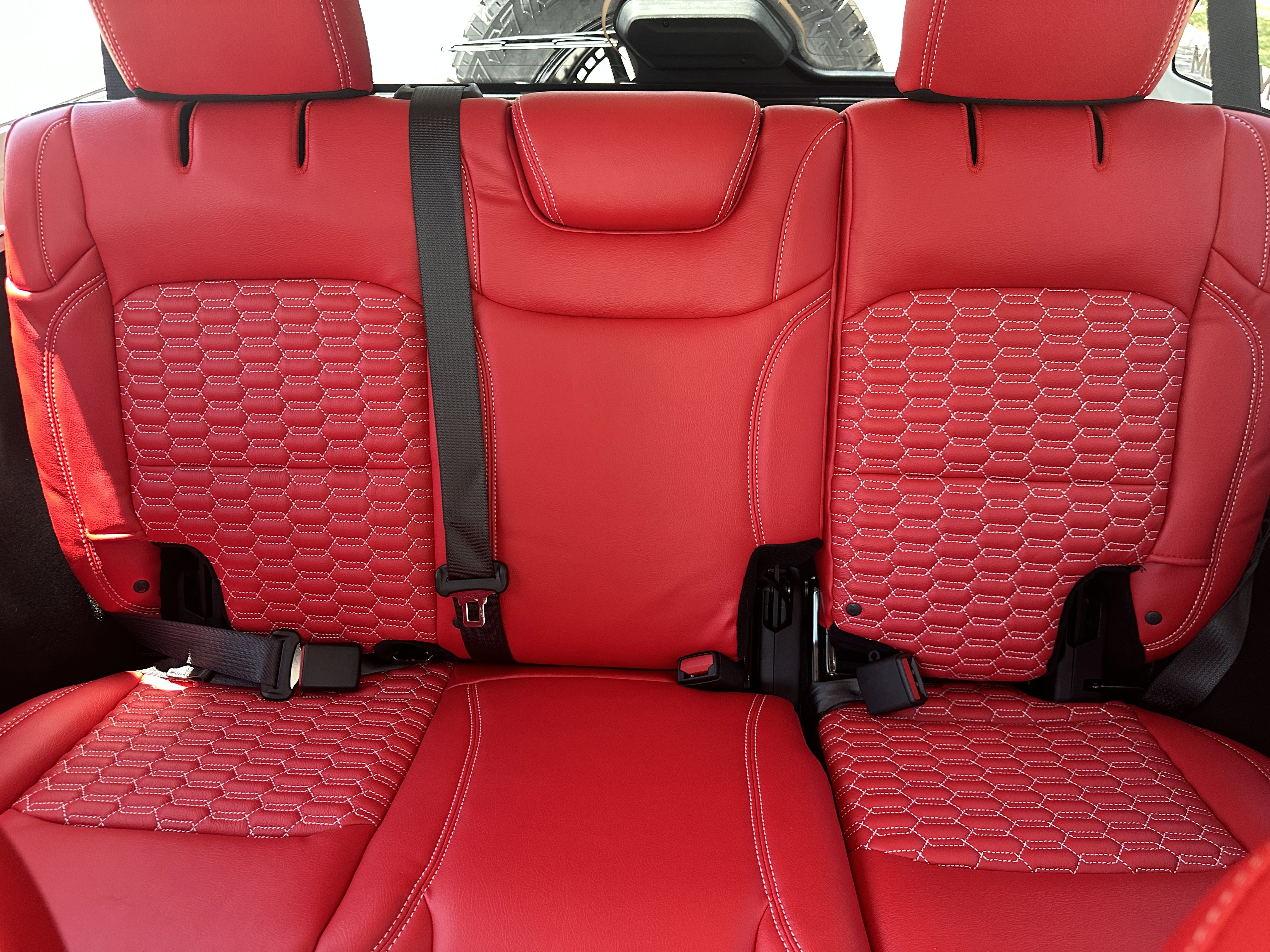 Used 2025 Jeep Wrangler Unlimited Sahara image 30