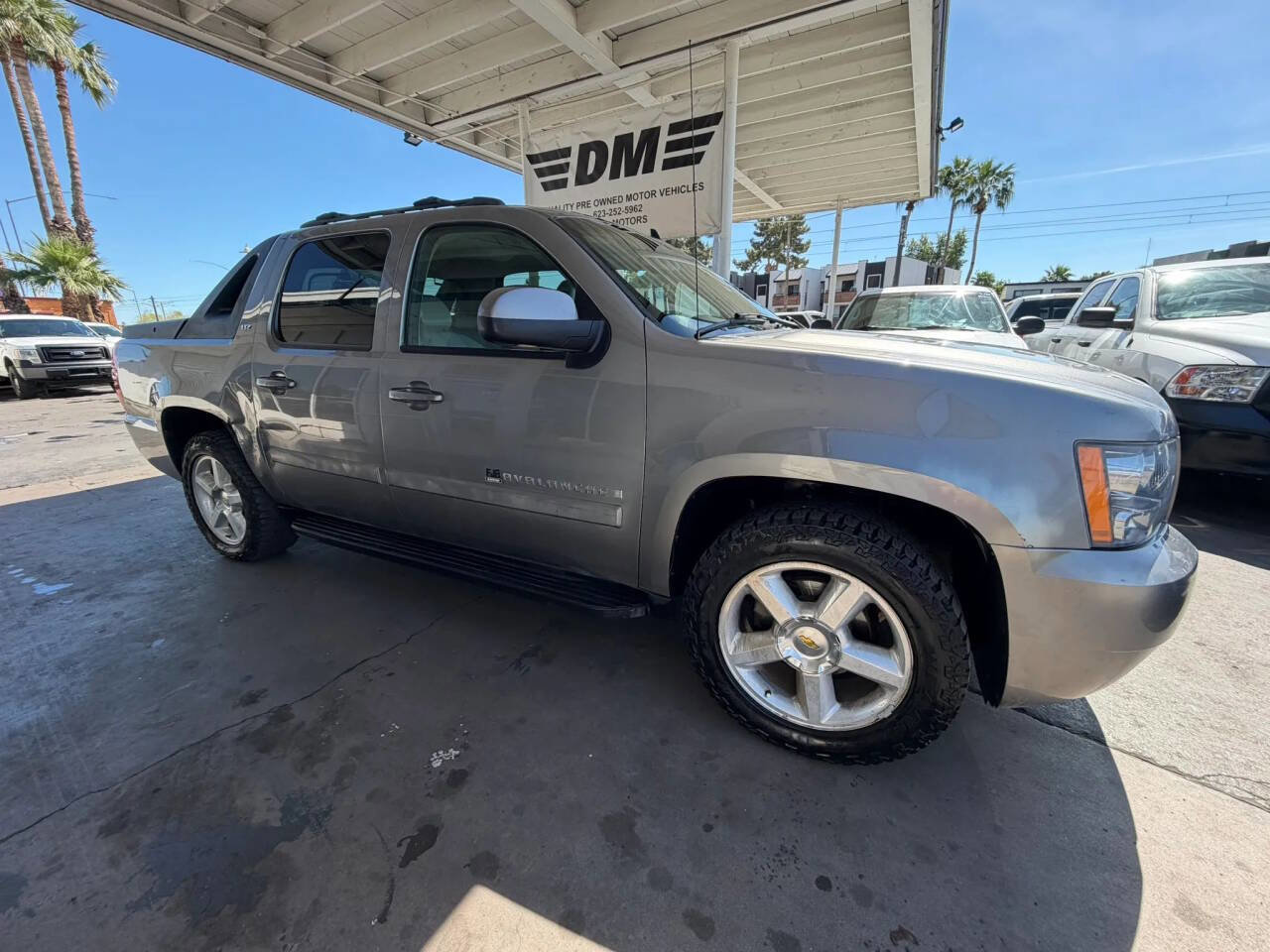 Used 2007 Chevrolet Avalanche LTZ w/ LTZ Preferred Equipment Group image 2