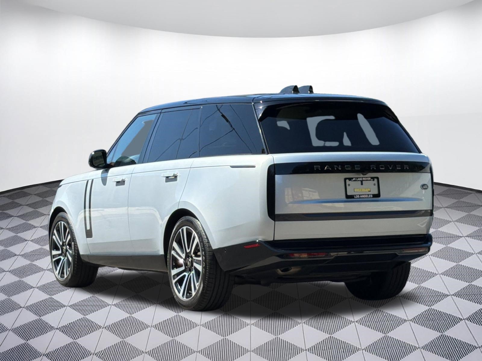 Used 2023 Land Rover Range Rover SE AWD/4WD image 3