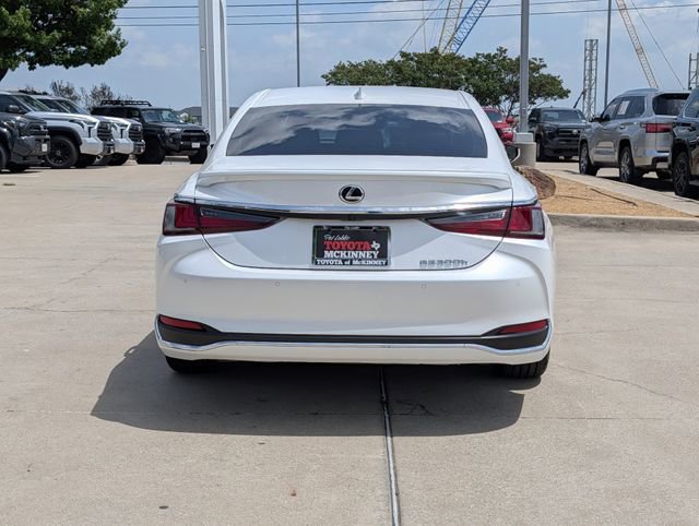 Used 2025 Lexus ES 300h Ultra Luxury FWD image 7