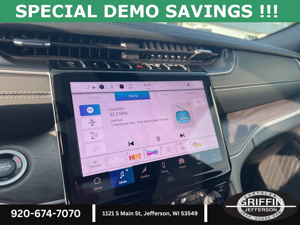 New 2025 Jeep Grand Cherokee Limited w/ Luxury Tech Group II image 22