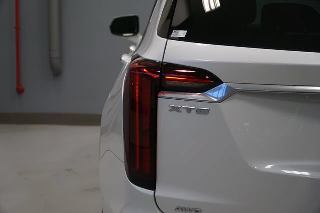 Certified 2023 Cadillac XT6 Premium Luxury w/ Technology Package AWD/4WD image 4