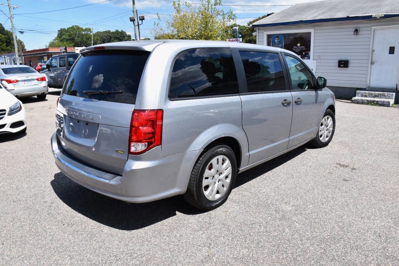 Used 2019 Dodge Grand Caravan SE image 5