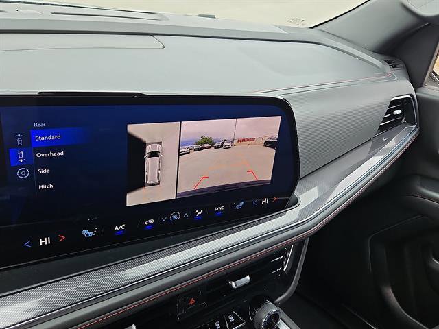 Used 2025 Chevrolet Suburban RST AWD/4WD image 16