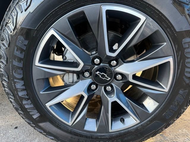 Certified 2024 Chevrolet Suburban Z71 w/ Off-Road Capability Package image 10