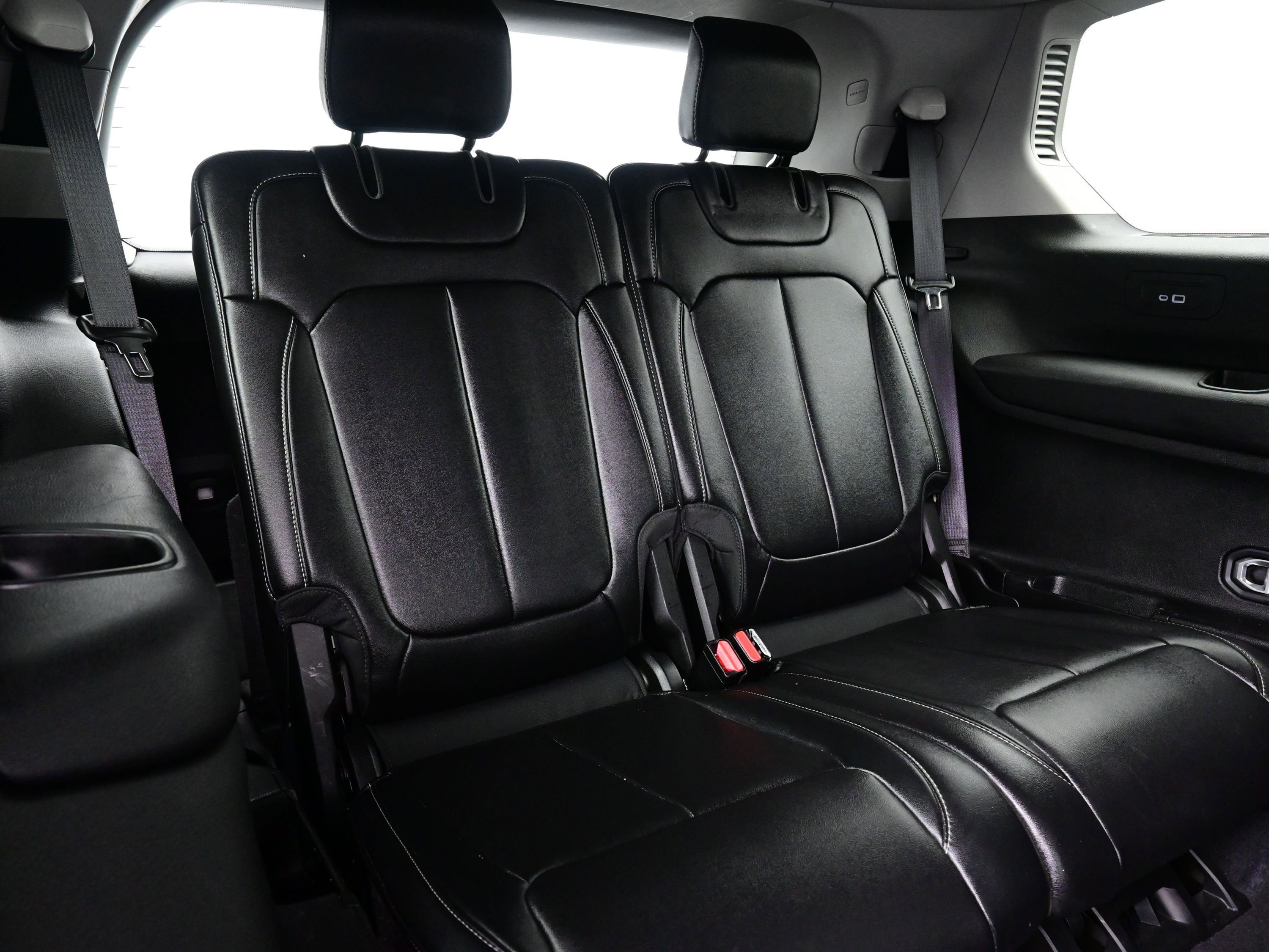 Used 2023 Jeep Grand Cherokee L Limited w/ Black Appearance Package image 19