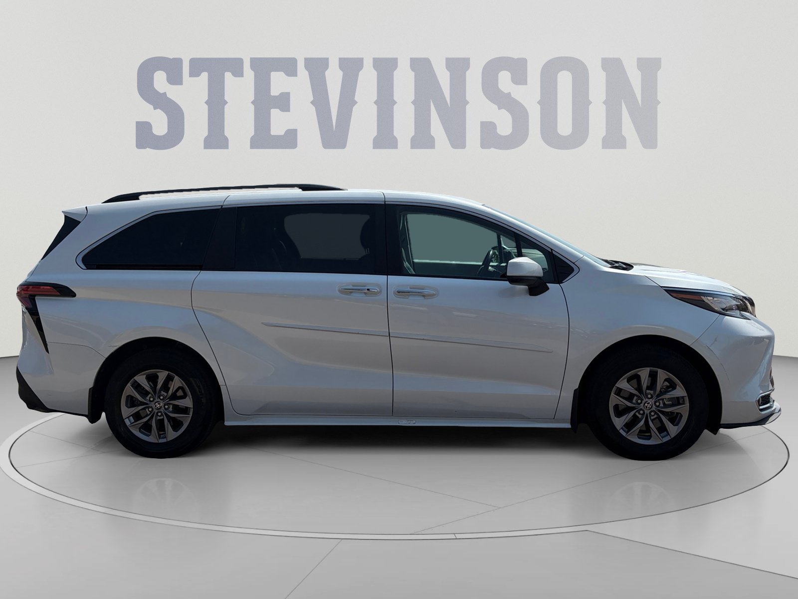 Used 2022 Toyota Sienna XLE FWD image 6