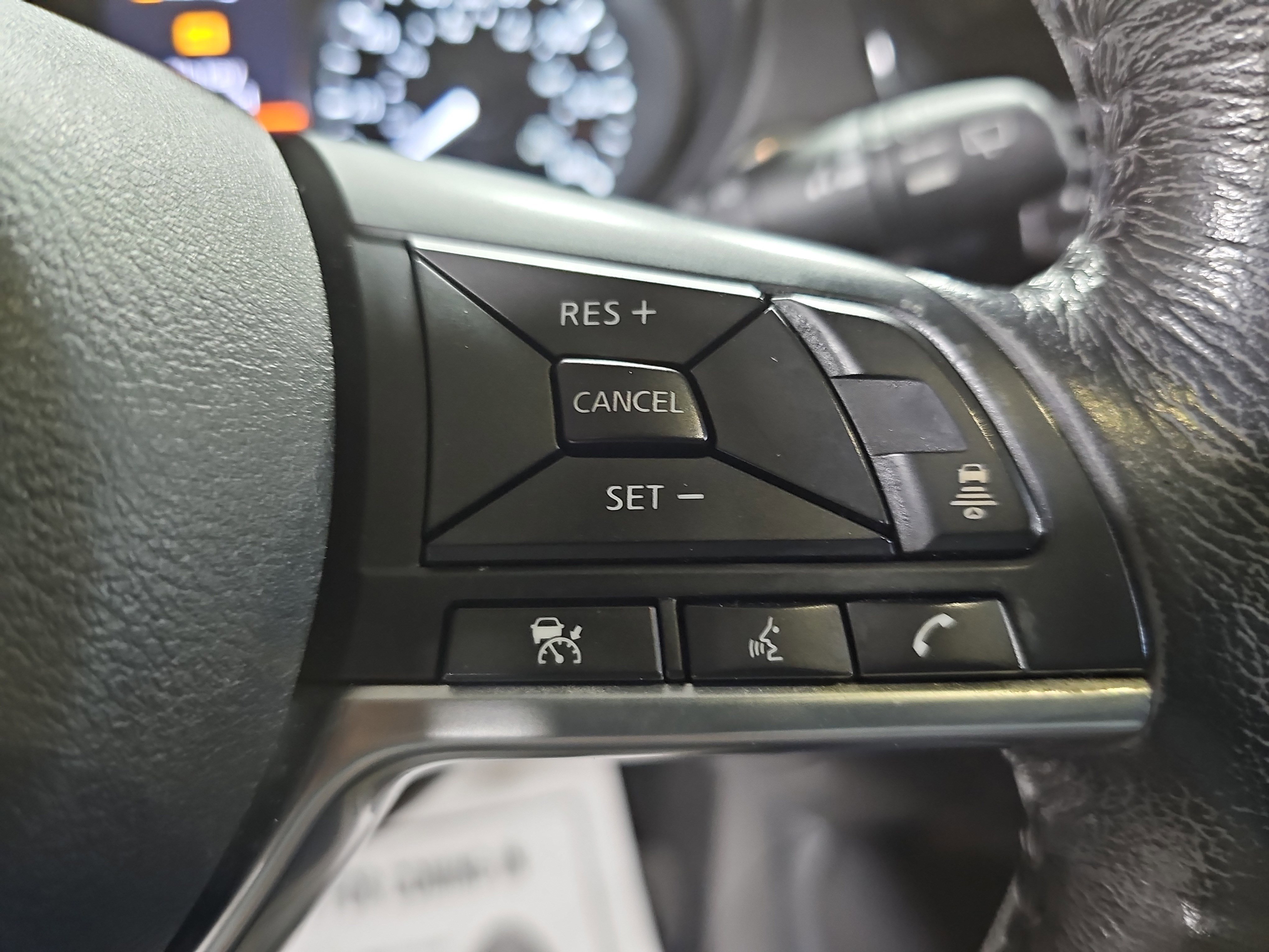 Used 2018 Nissan Rogue SL FWD image 18