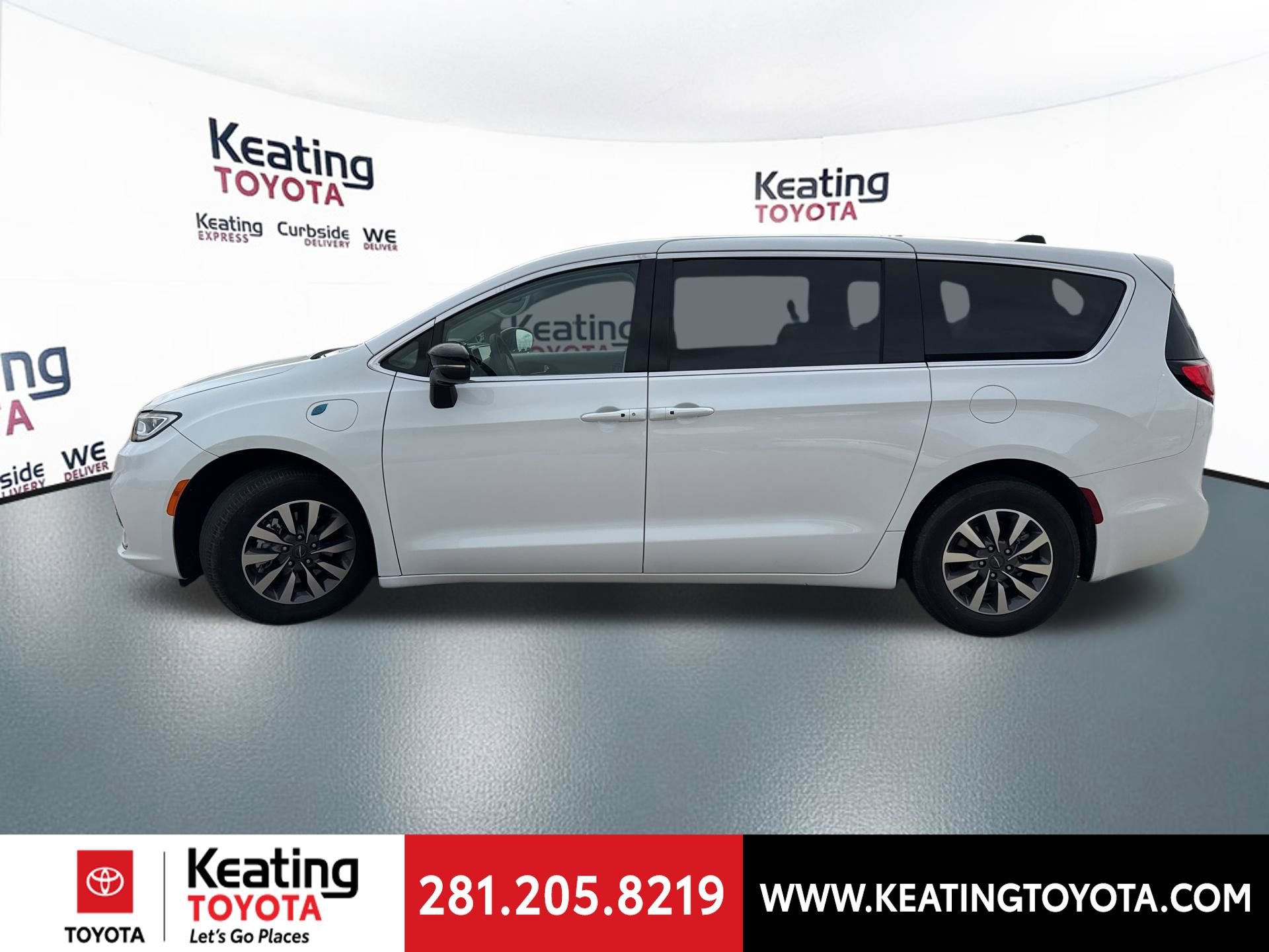 Used 2024 Chrysler Pacifica Select image 4