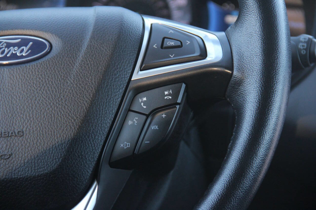 Used 2023 Ford Edge SEL image 16