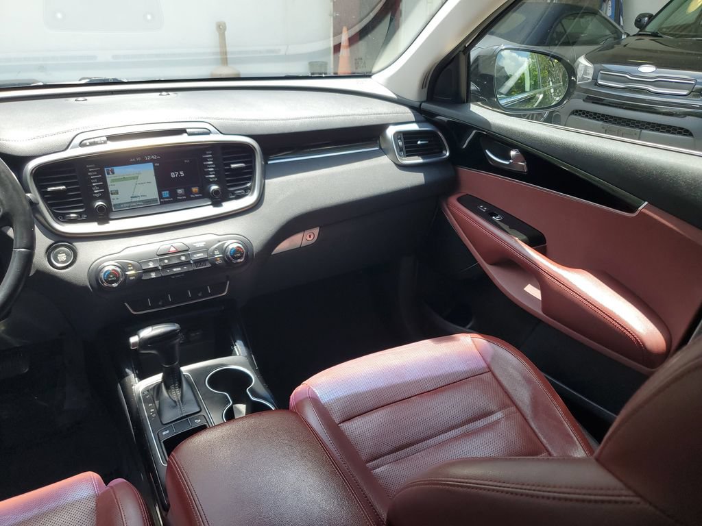 Used 2017 Kia Sorento SX FWD image 16