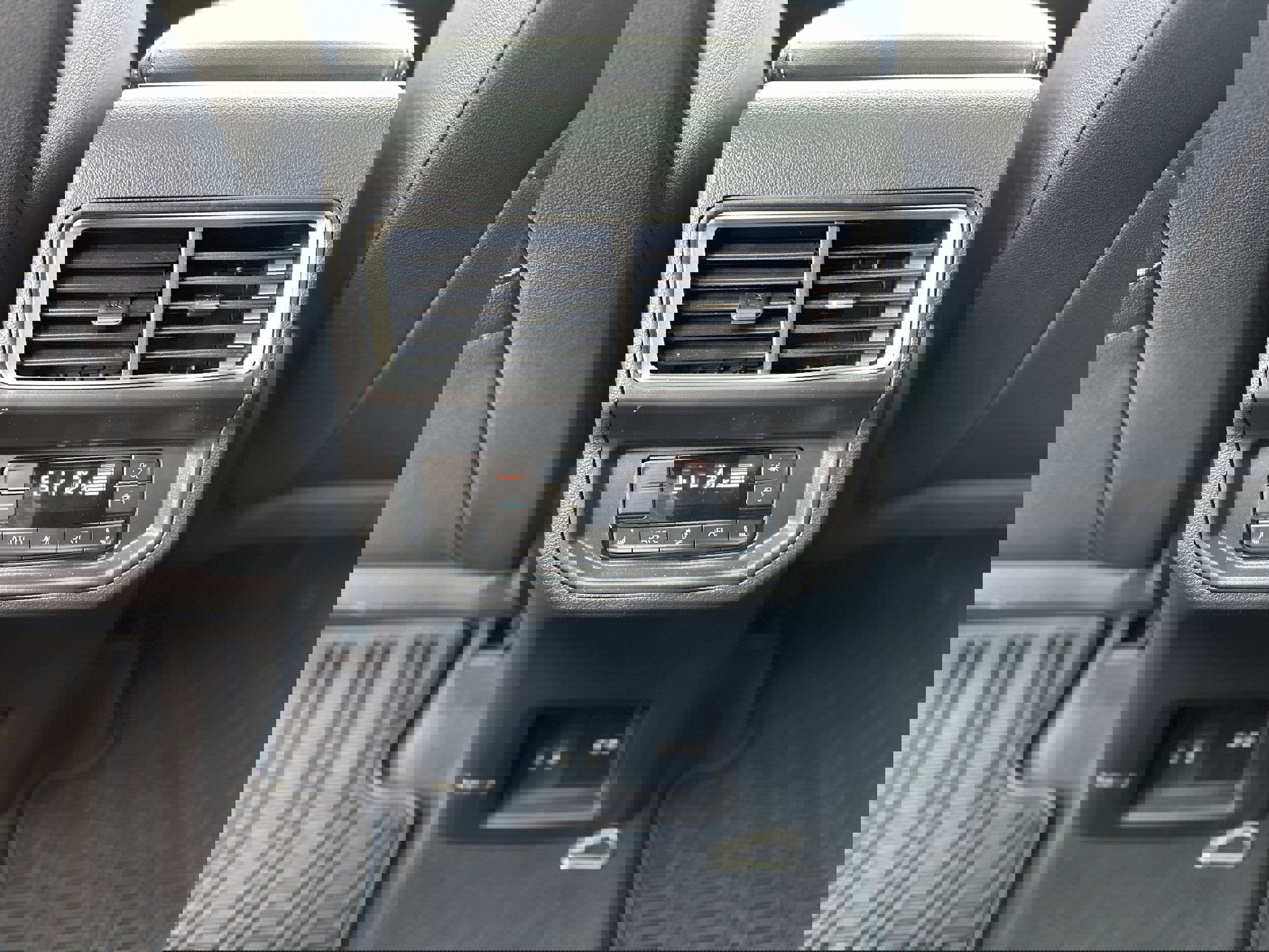 New 2025 Volkswagen Atlas SEL image 24