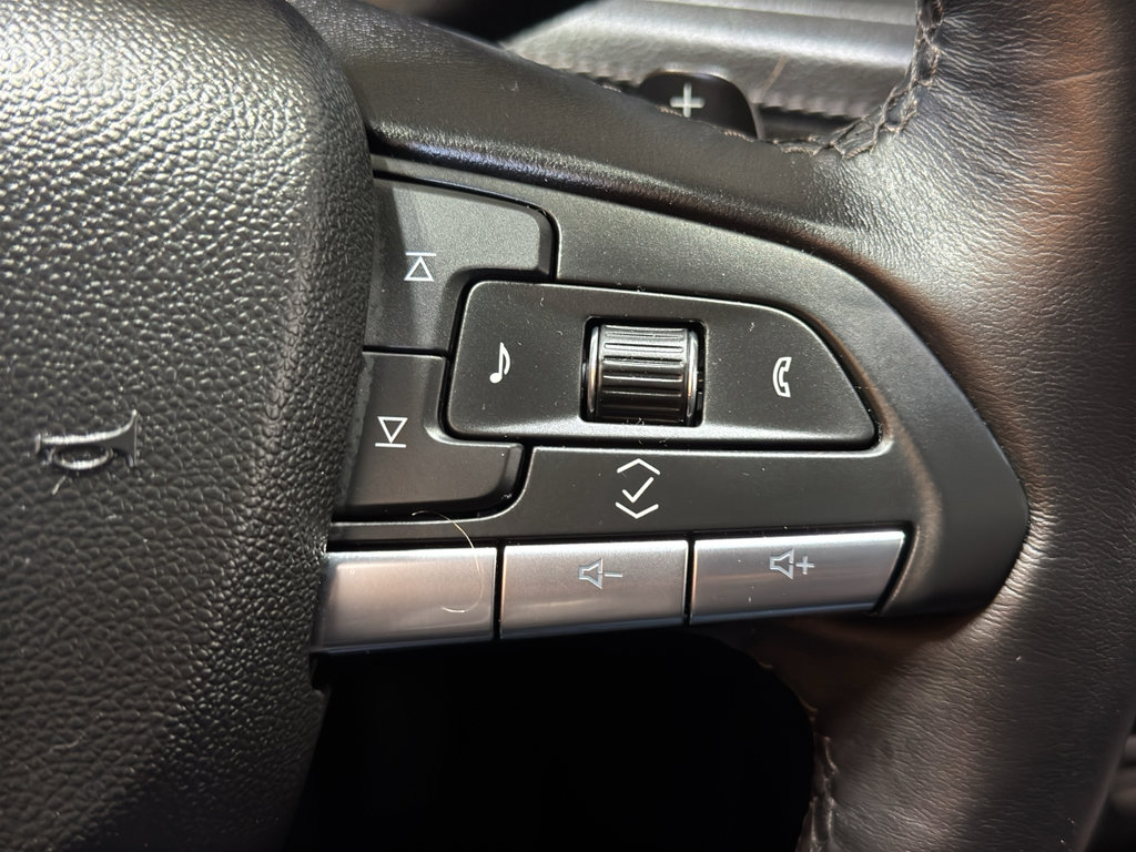 Used 2025 Cadillac XT4 Premium Luxury image 24