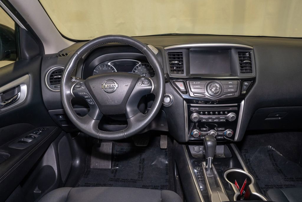 Used 2018 Nissan Pathfinder SV image 6