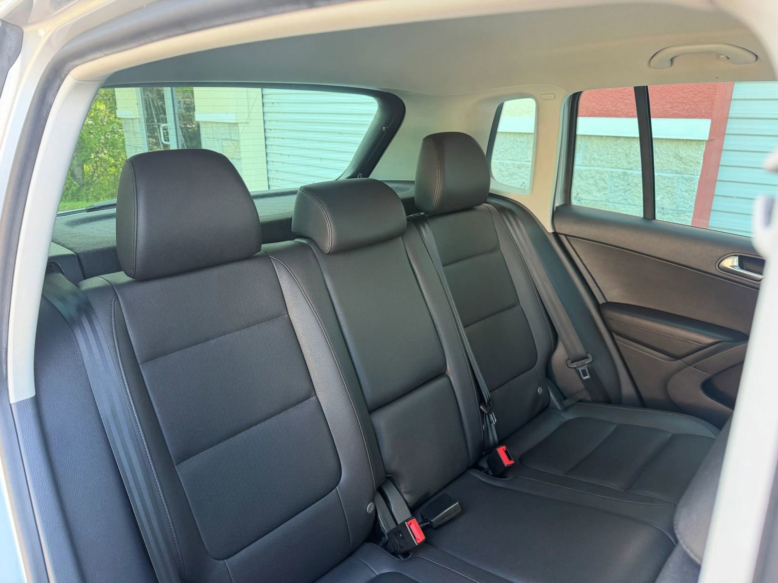 Used 2015 Volkswagen Tiguan SE image 19