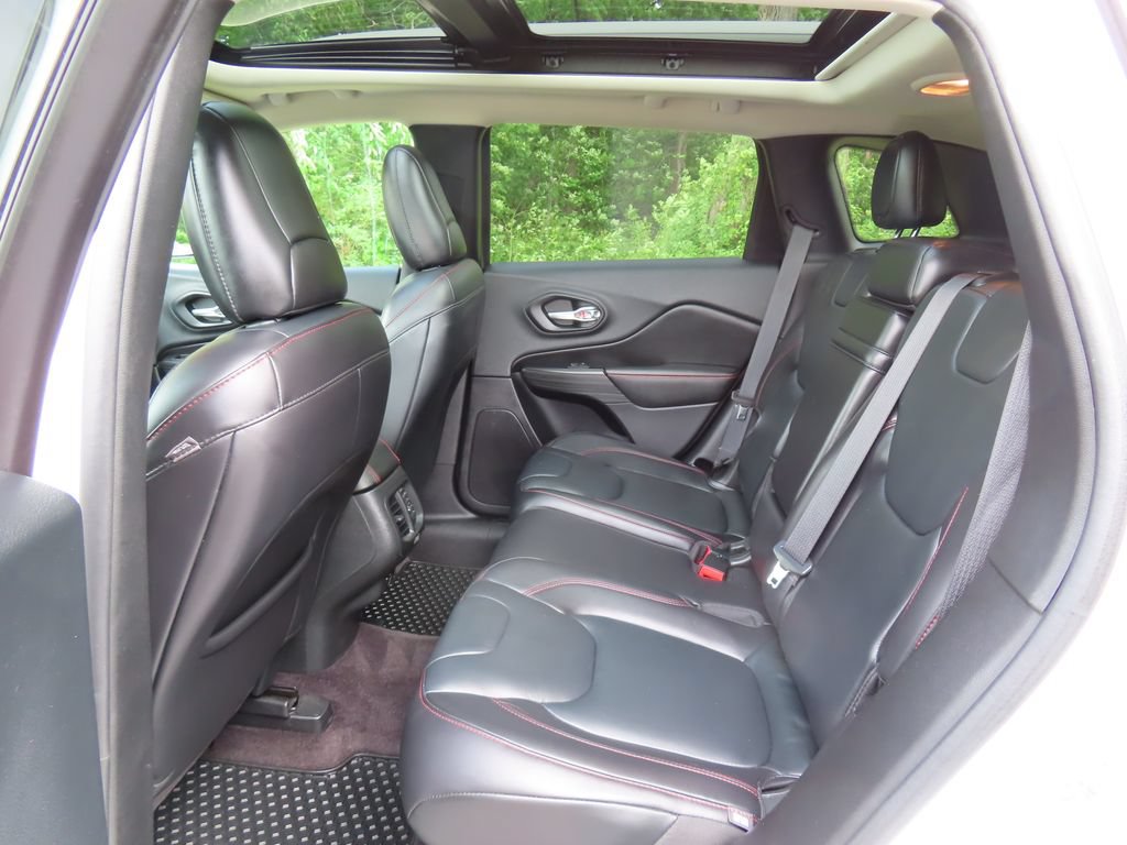 Used 2016 Jeep Cherokee Trailhawk w/ Comfort/Convenience Group AWD/4WD image 31