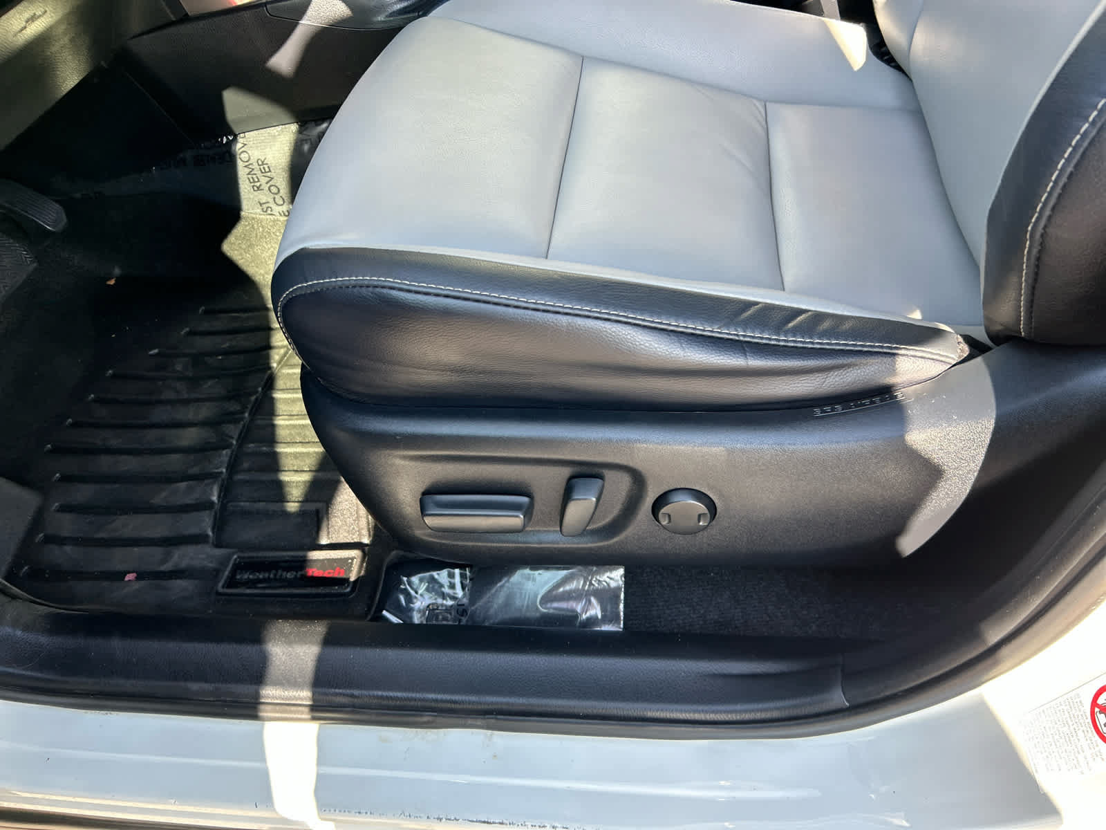 Used 2017 Toyota RAV4 Limited w/ Advanced Technology Package AWD/4WD image 11