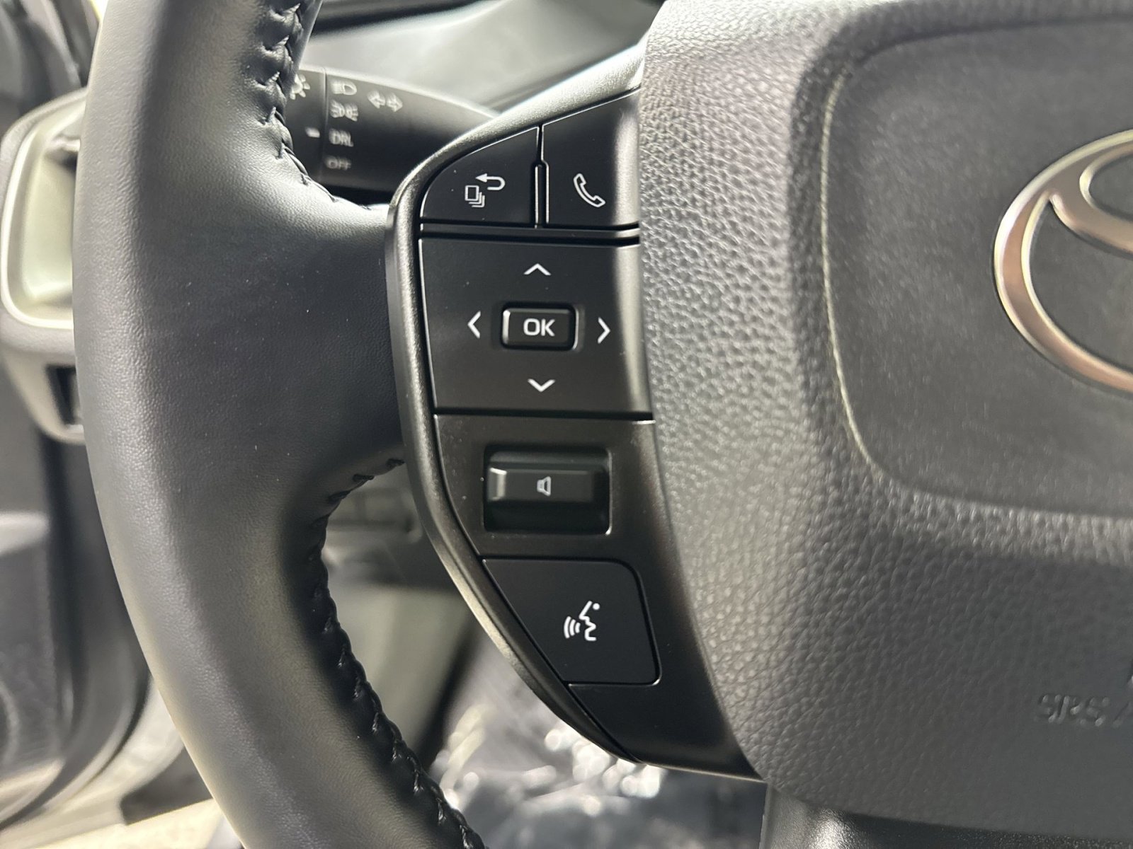 Used 2024 Toyota Prius LE image 37