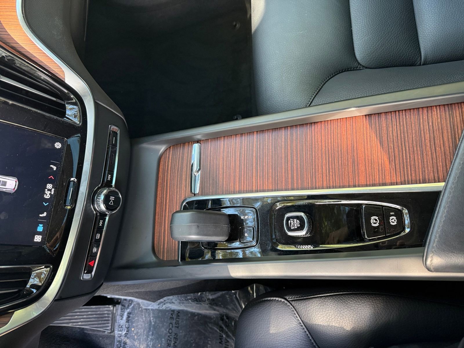 Used 2025 Volvo V60 B5 Cross Country Plus image 36