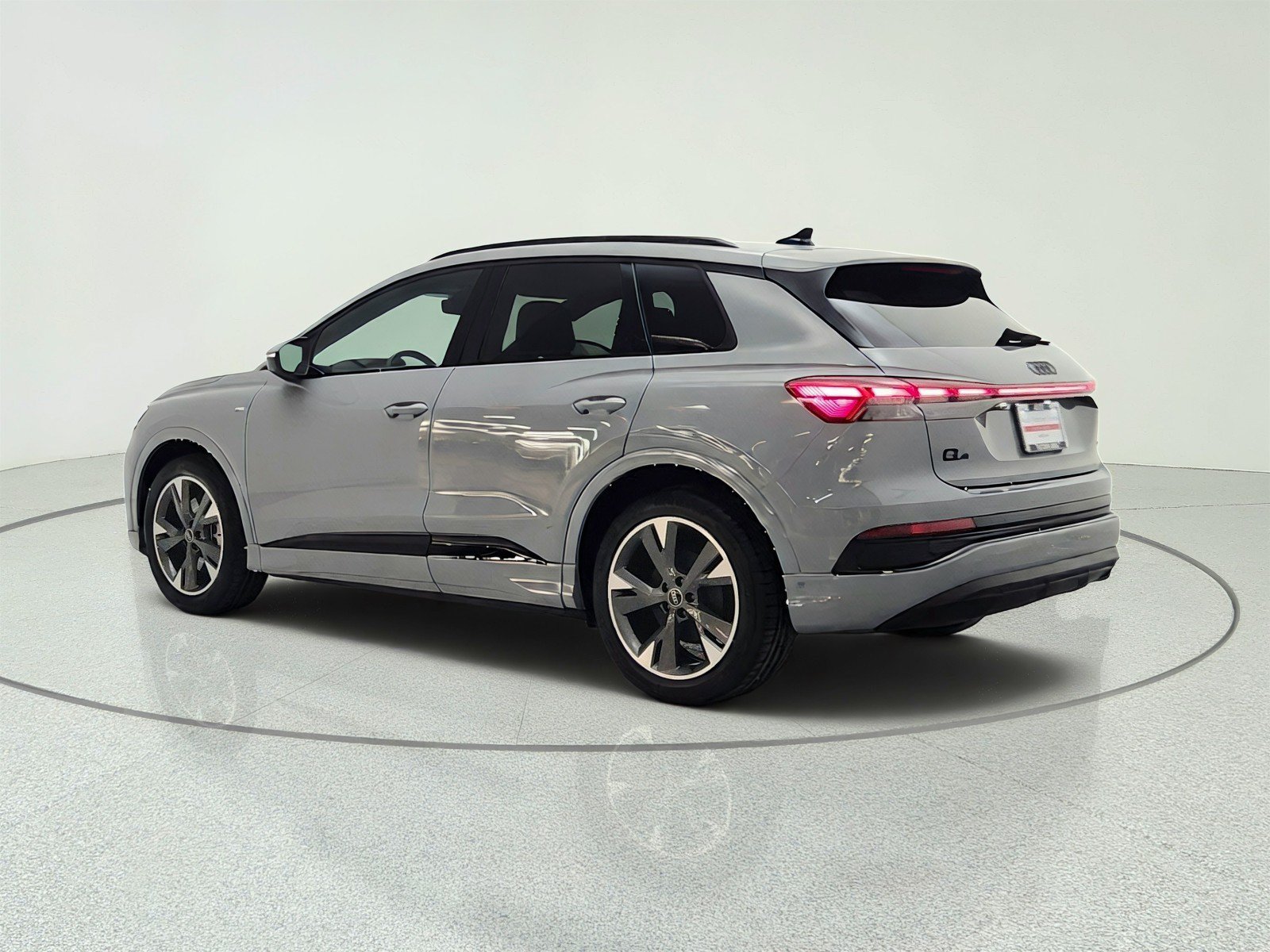 Used 2024 Audi Q4 e-tron Premium Plus w/ Premium Plus AWD/4WD image 7