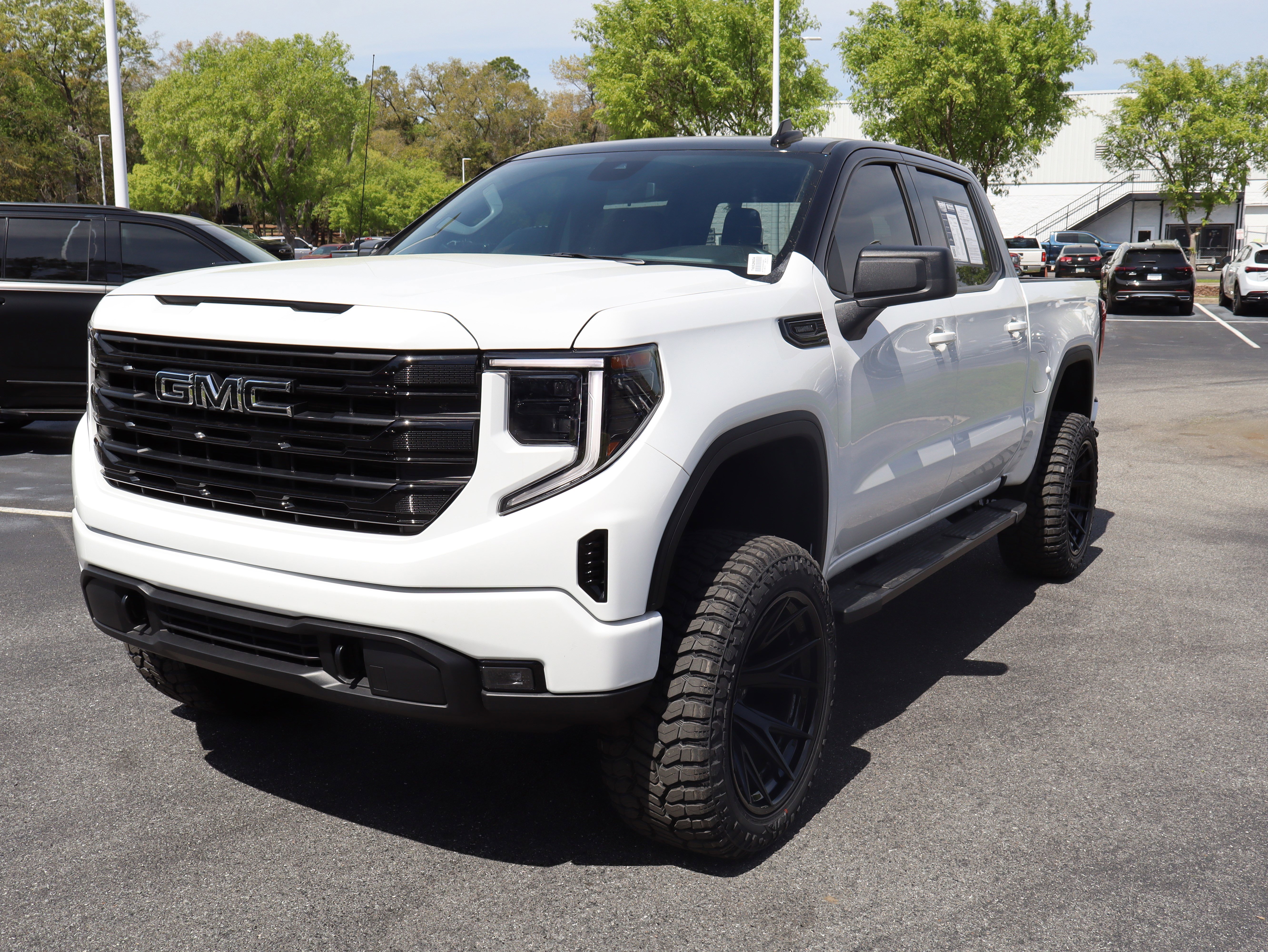 Used 2025 GMC Sierra 1500 Elevation AWD/4WD image 5