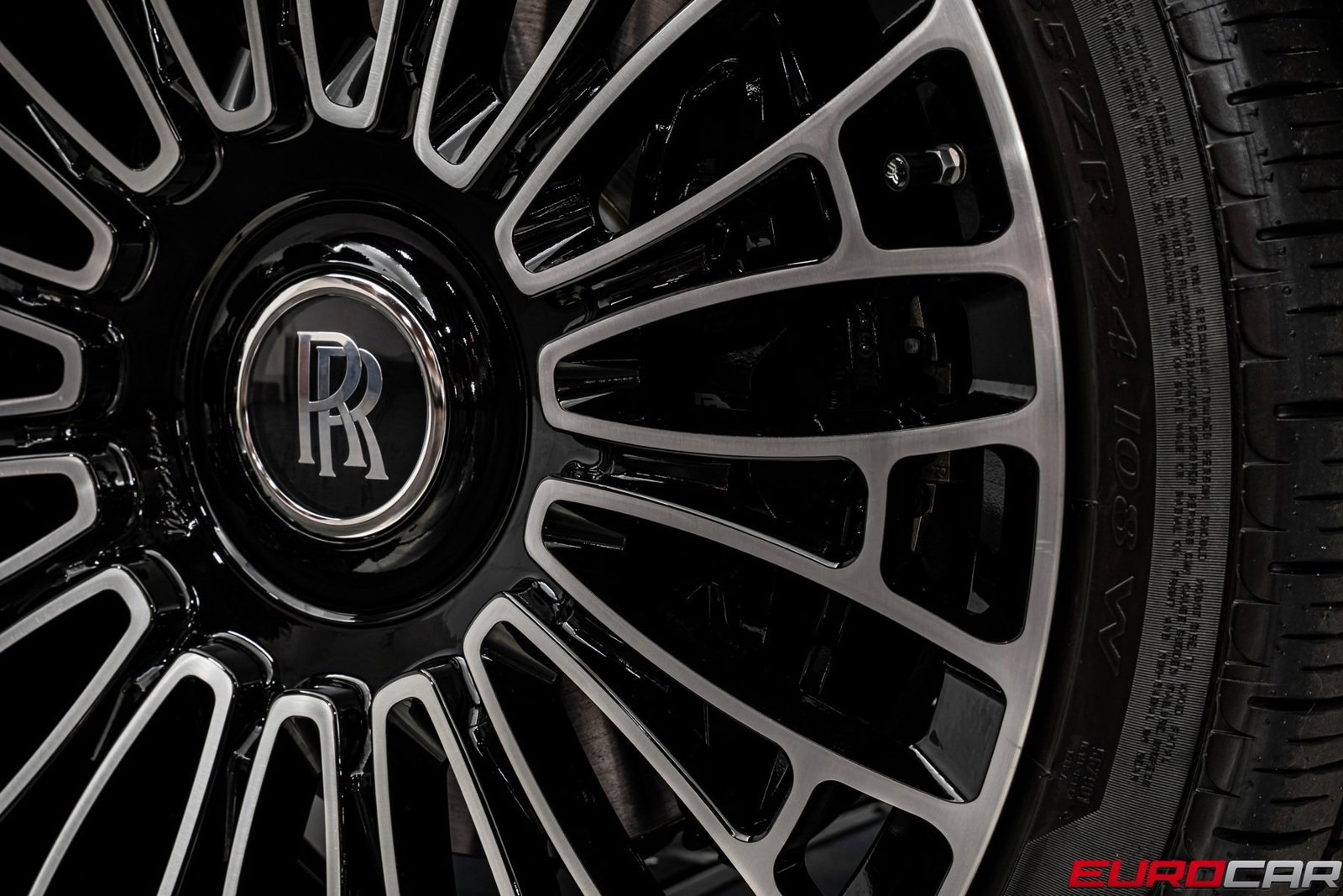 Used 2024 Rolls-Royce Phantom Sedan image 21